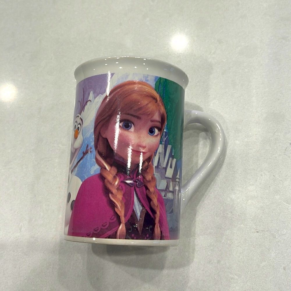 Disney  Frozen 2014 Frankfurt candy LLC coffee cup excellent shape.